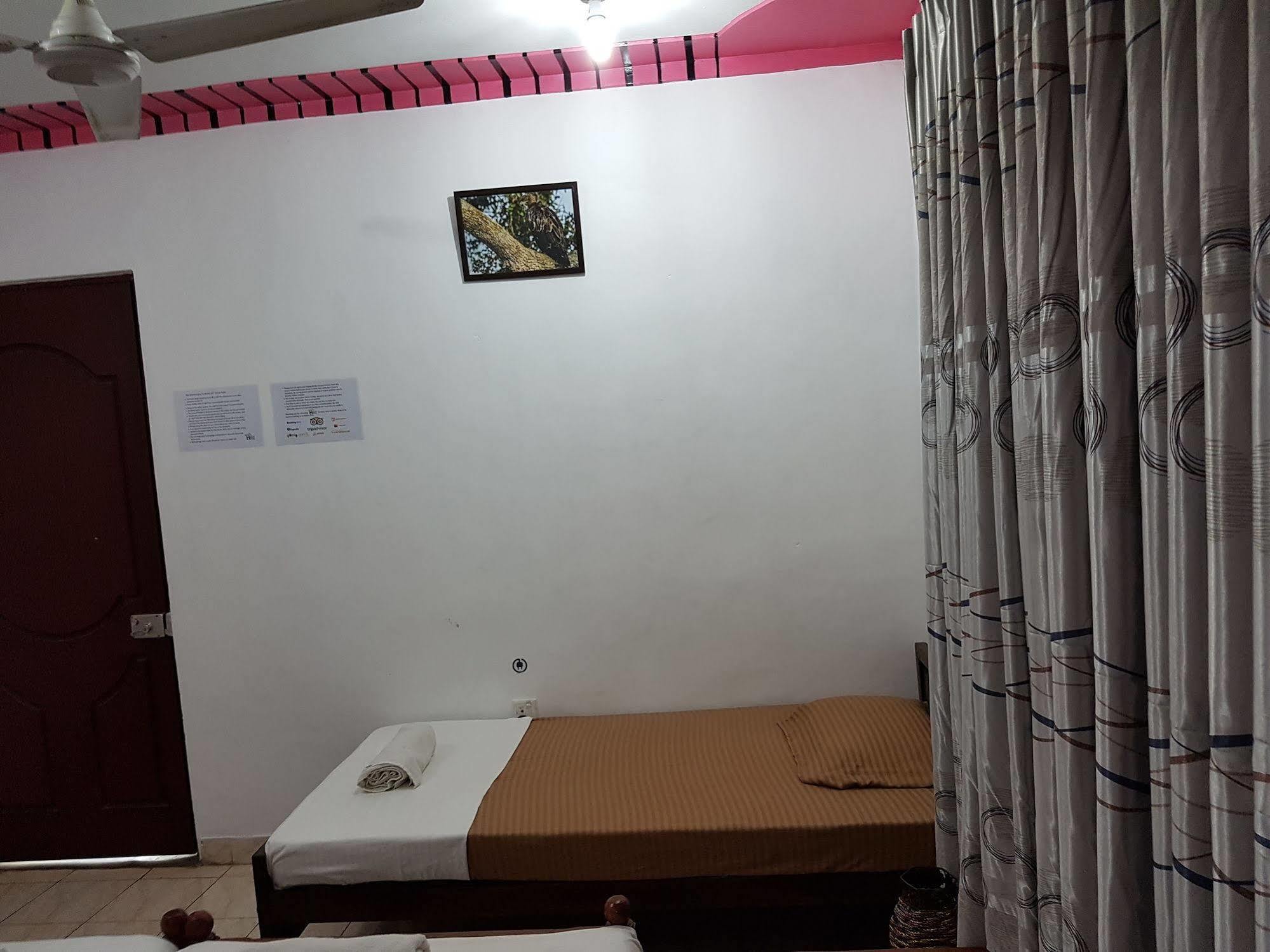 Hostel 107 Kandy Esterno foto